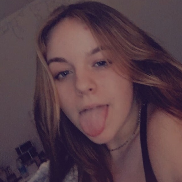 Meet your Posher, Holly - Picture 1 of 1